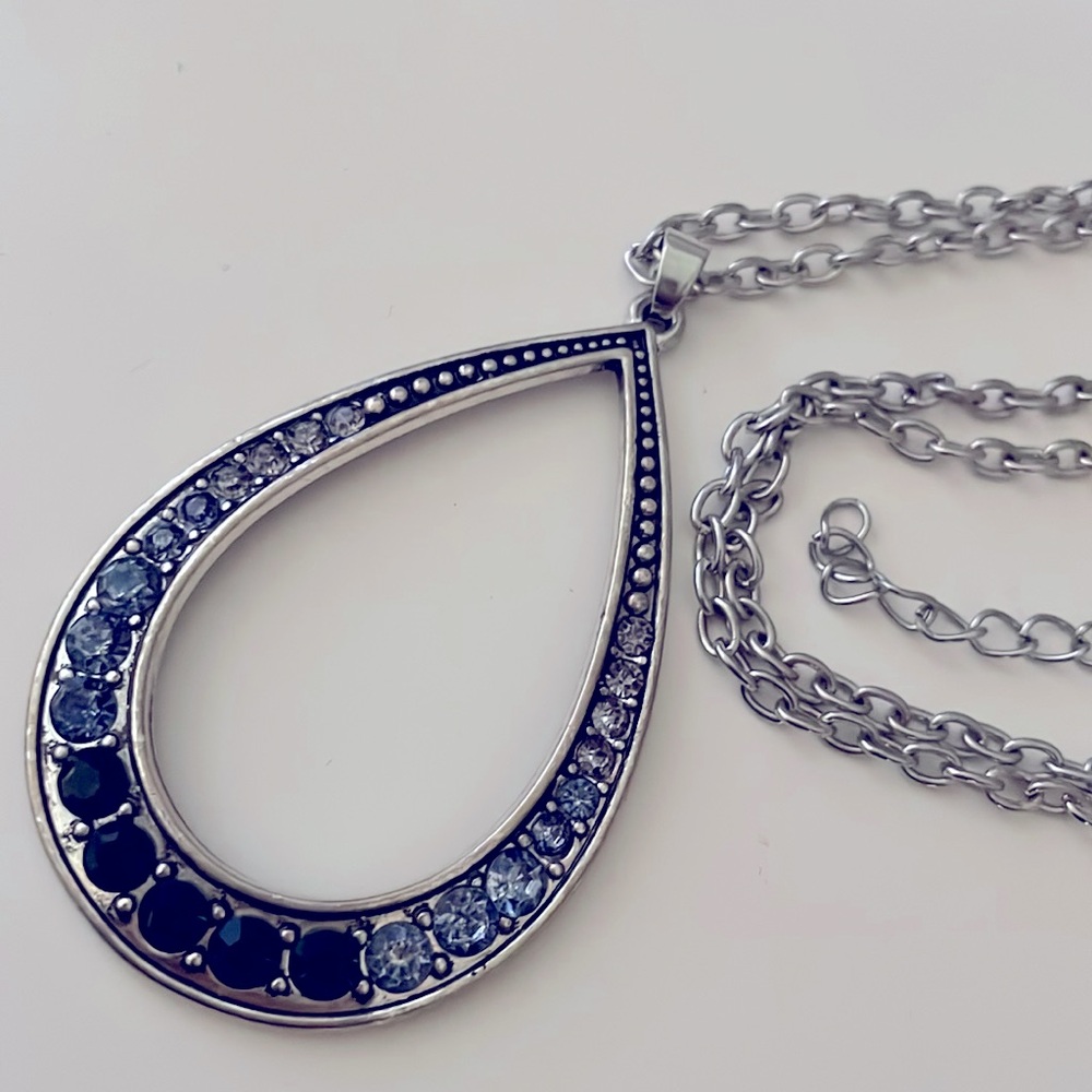 Large necklace silver tone
